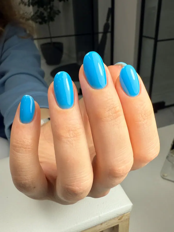 Color gel manicure by Aia