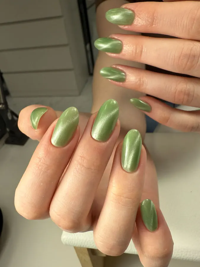 Cat eye gel manicure by Aia