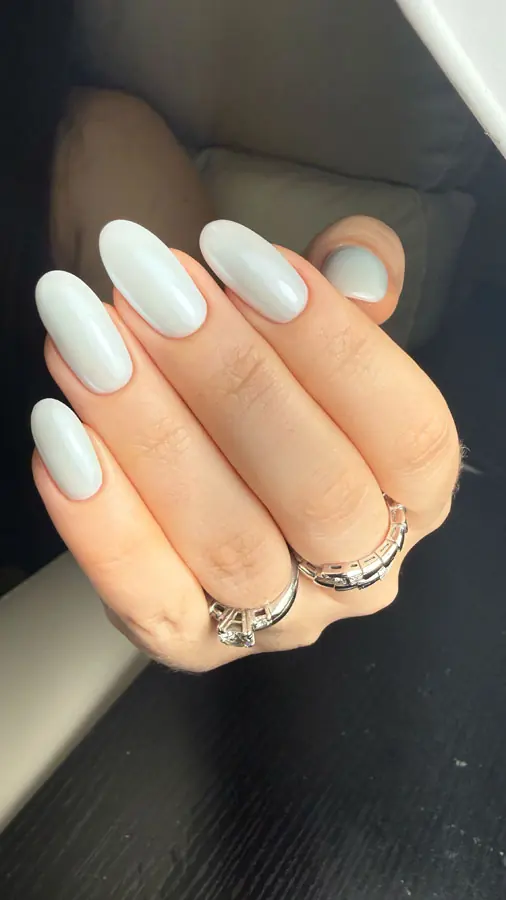 Chrome gel manicure by Aia