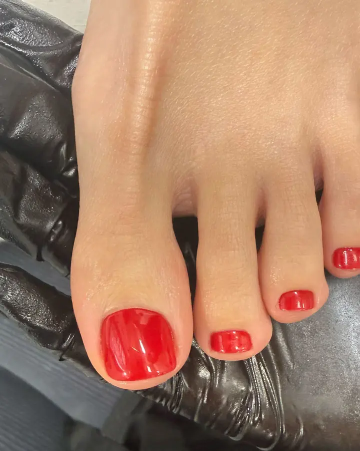Smart gel pedicure by Aia