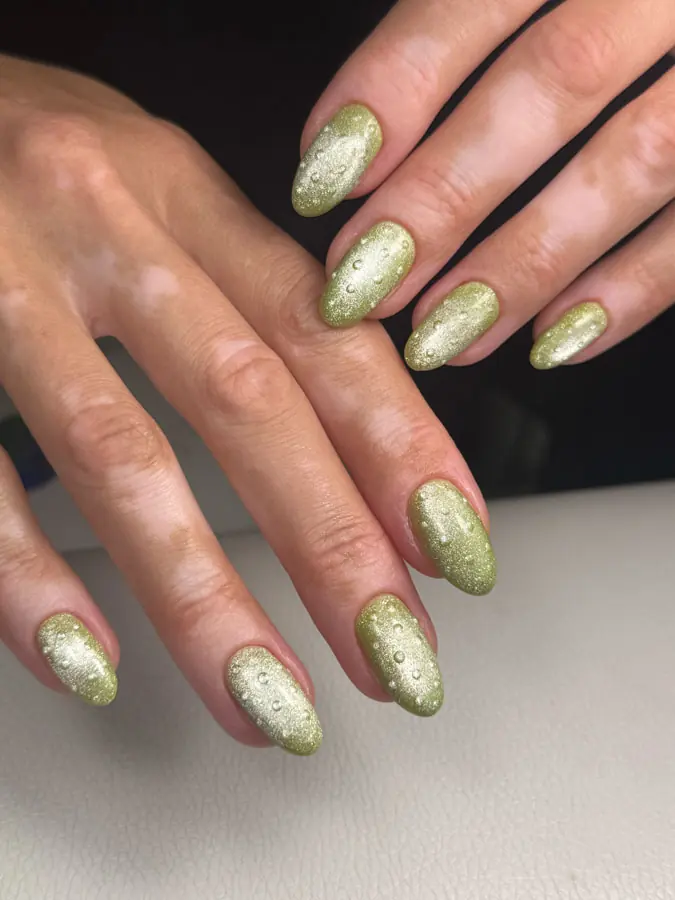 Hard gel manicure with chrome drop design by Olha
