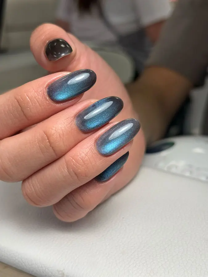 Cat eye nail extensions by Olha