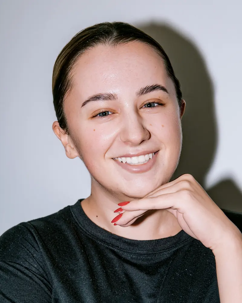 Julia, Top Nail Tech at Darlings Beauty Lab